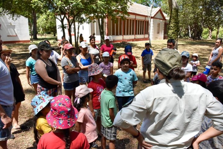 La escuela municipal de danzas visitó el parque Nacional Mburucuyá